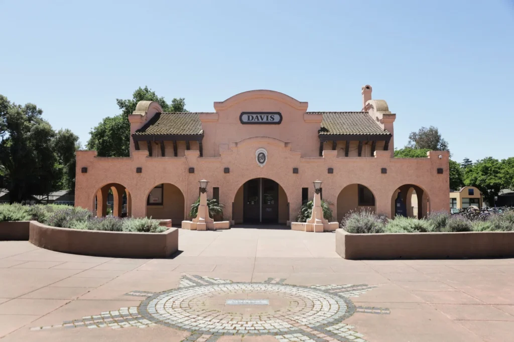 9dd315b8-aad1-4bb3-b8b6-1efe8b0fcf21-scaled